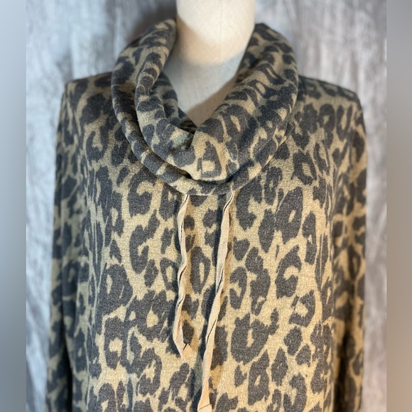 Moondance crowl neck leopard print super soft top - Picture 3 of 10
